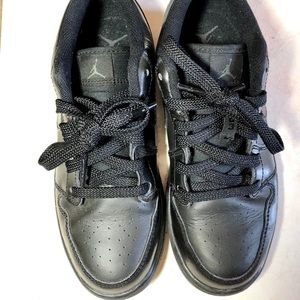 Kids basic black Nike sneakers